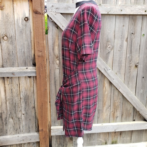 🔽NWT BCBGeneration Plaid Front Tie Dress - Picture 3 of 5